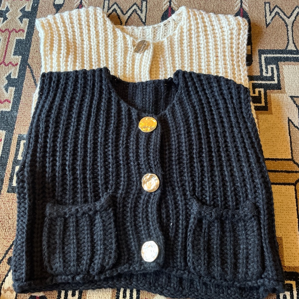 Source Unknown Black and Cream Knit Cardigan